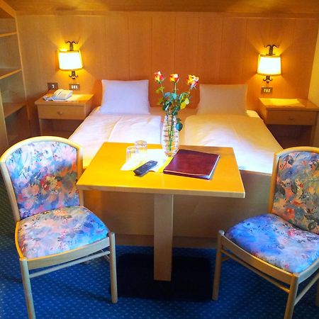 Hotel Garni Doris Castelrotto Oda fotoğraf
