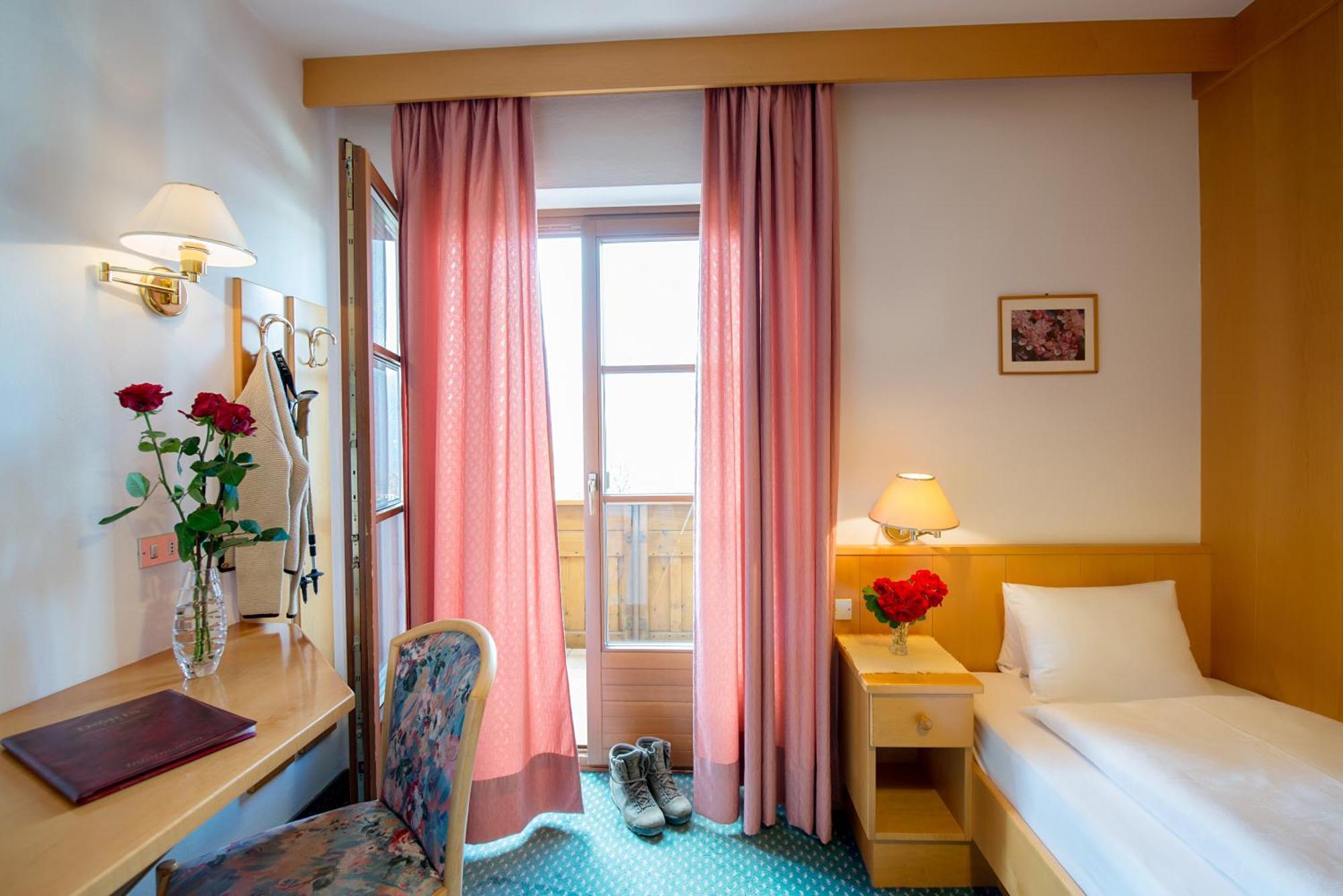 Hotel Garni Doris Castelrotto Oda fotoğraf