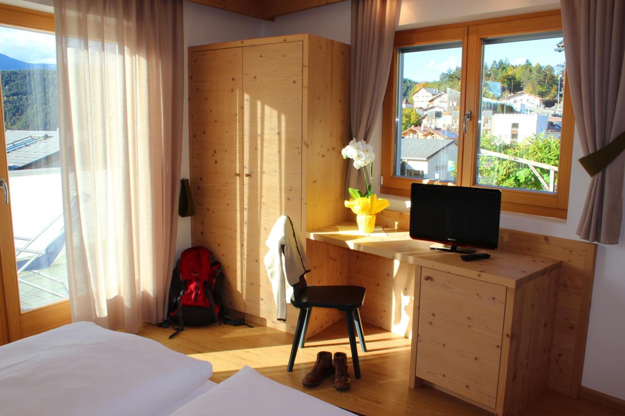 Hotel Garni Doris Castelrotto Oda fotoğraf