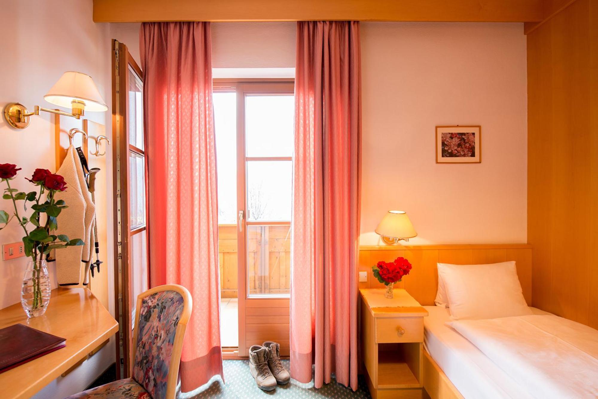 Hotel Garni Doris Castelrotto Oda fotoğraf