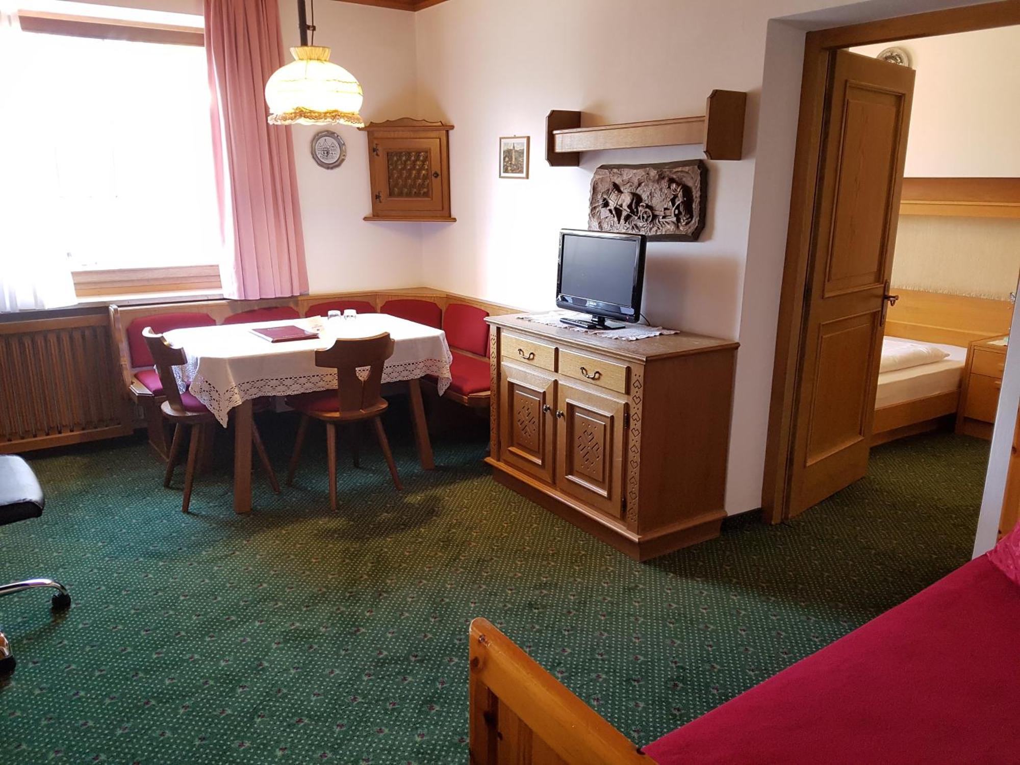 Hotel Garni Doris Castelrotto Oda fotoğraf