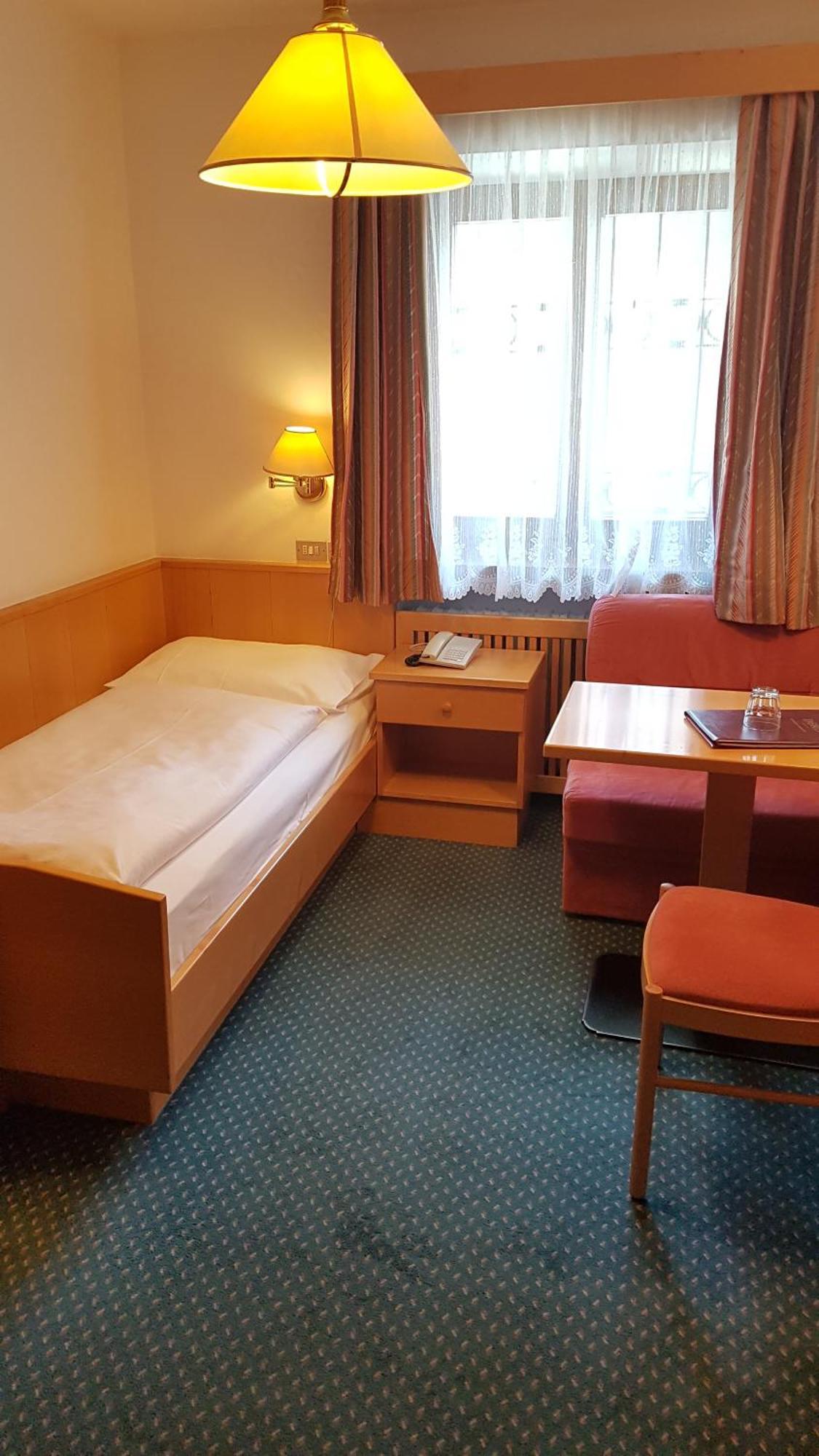 Hotel Garni Doris Castelrotto Oda fotoğraf