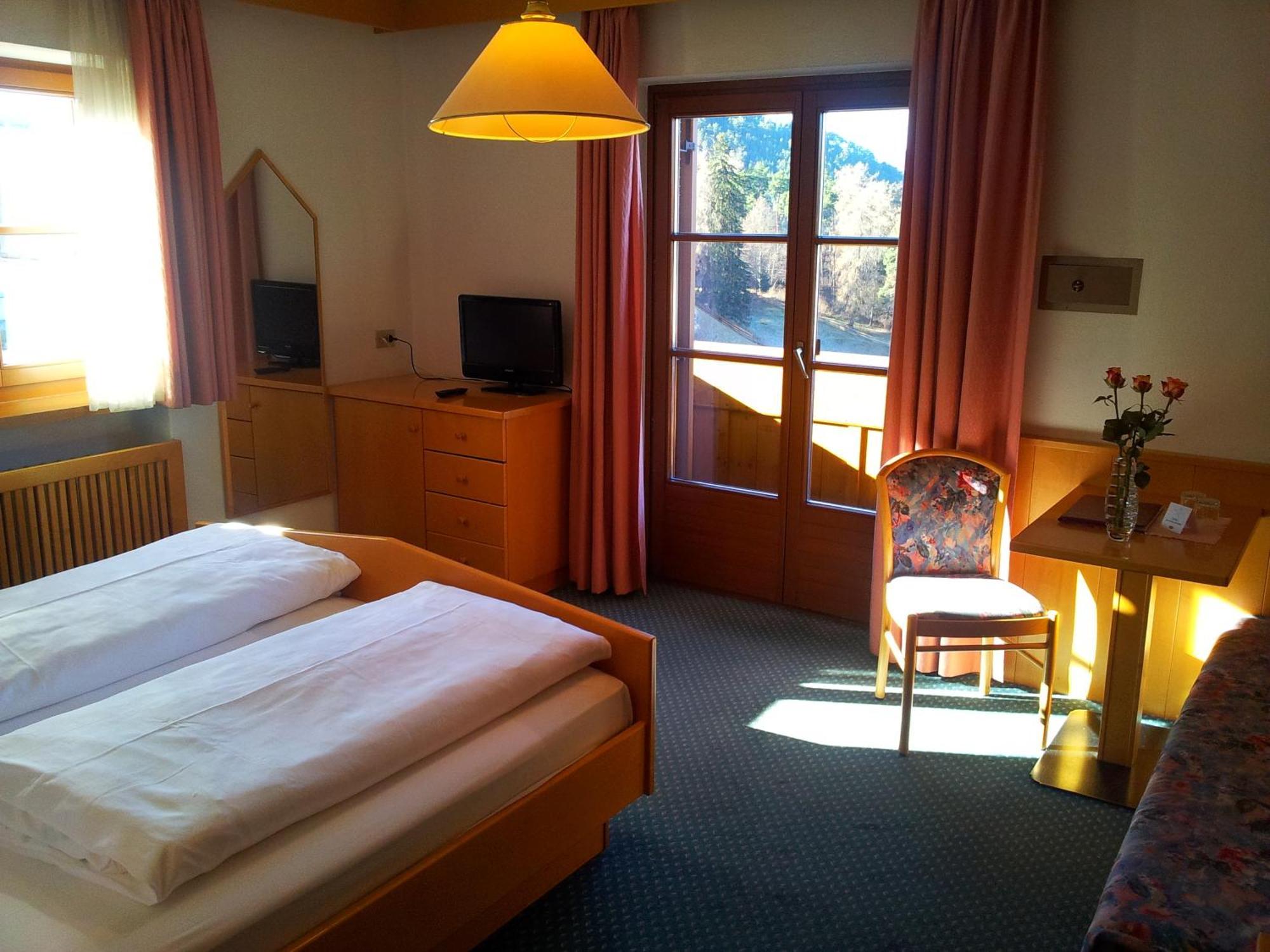 Hotel Garni Doris Castelrotto Oda fotoğraf