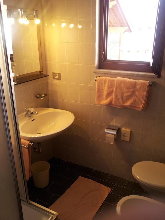 Hotel Garni Doris Castelrotto Oda fotoğraf